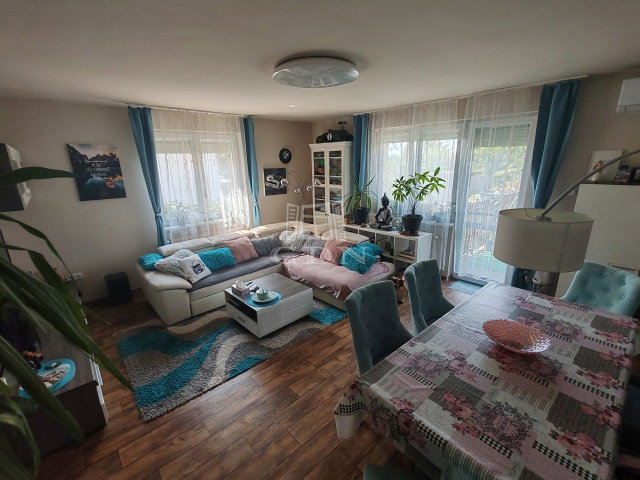 Eladó üzlethelyiség, Csömörön 269 M Ft, 7+2 szobás
