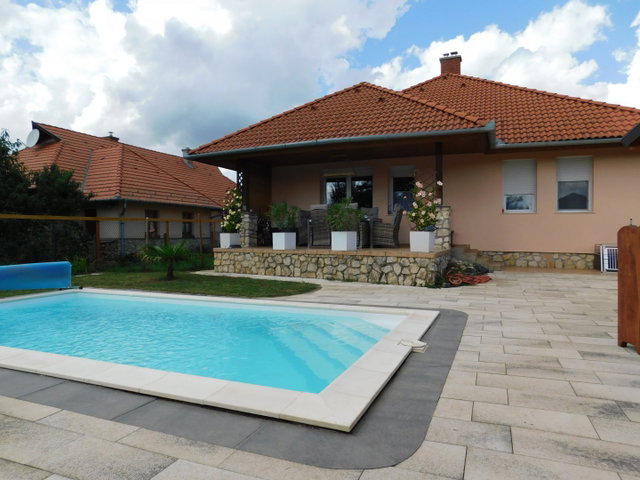 Eladó családi ház, Keszthelyen 159 M Ft, 5+1 szobás