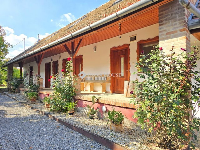 Eladó családi ház, Geresdlakon 94 M Ft, 10 szobás