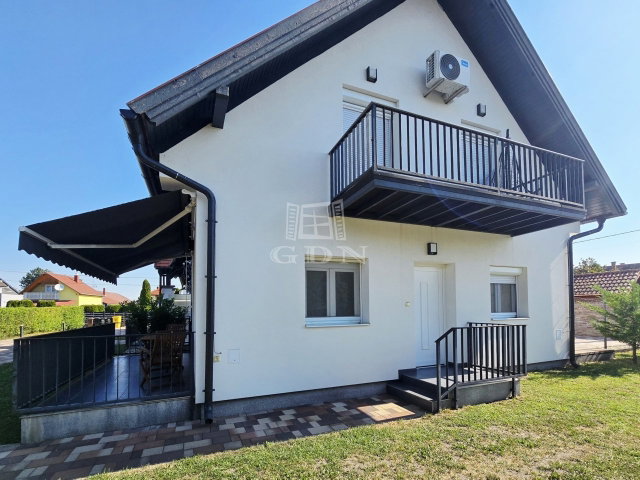 Eladó téglalakás, Balatonmáriafürdőn 74.9 M Ft, 1+2 szobás