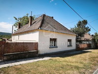 Eladó családi ház, Tatán 49 M Ft, 4 szobás