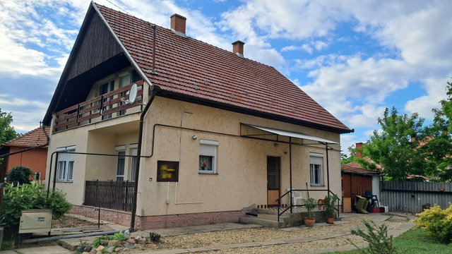 Eladó családi ház, Tiszaföldváron 37.5 M Ft, 5 szobás