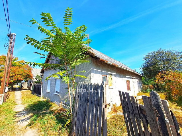 Eladó családi ház, Kunmadarason 5.9 M Ft, 2 szobás