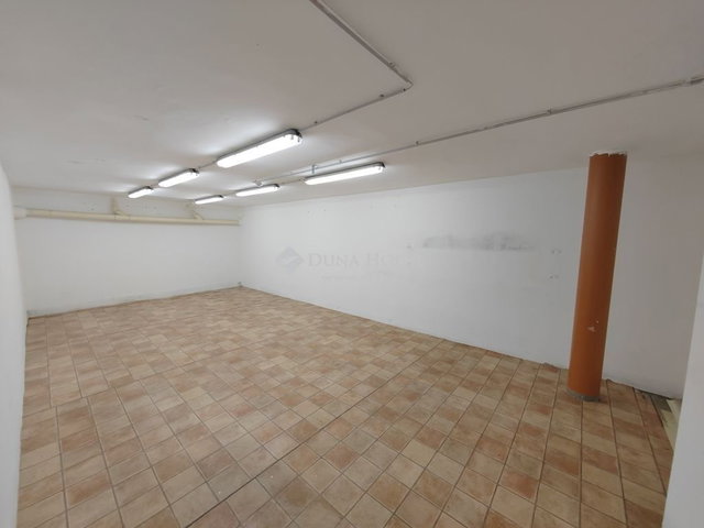 Eladó üzlethelyiség, Tökölön 144 M Ft, 1 szobás
