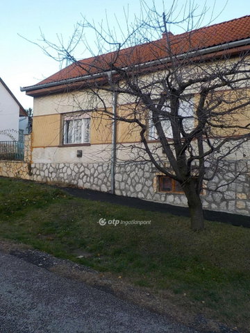 Eladó családi ház, Kaposváron 26 M Ft, 2 szobás
