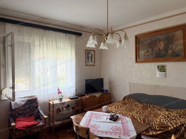 Eladó családi ház, Szolnokon 39.99 M Ft, 3 szobás