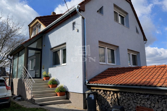 Eladó családi ház, Tökölön 126.9 M Ft, 3+2 szobás