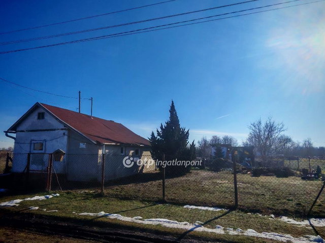 Eladó családi ház, Törtelen 13 M Ft, 1+1 szobás