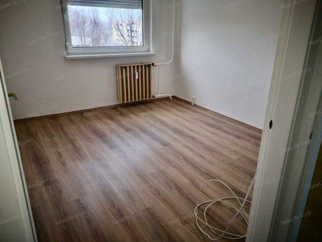Eladó panellakás, Győrött 62 M Ft, 3+1 szobás