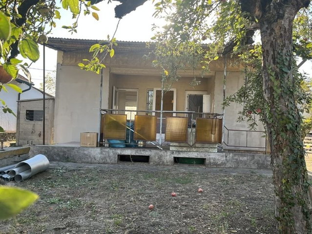 Eladó családi ház, Szigethalmon 33.8 M Ft, 2 szobás