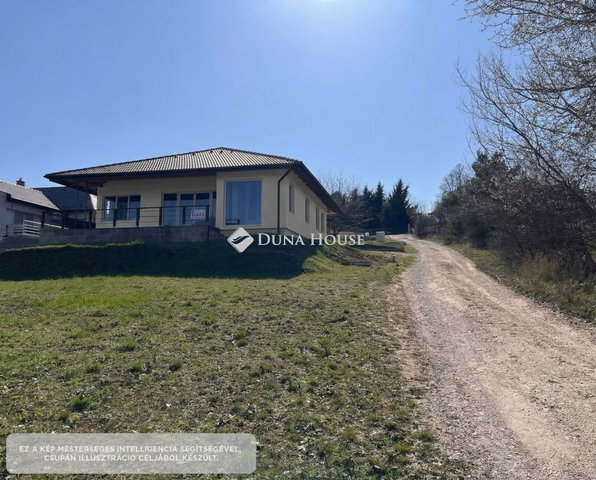 Eladó családi ház, Esztergomban 138 M Ft, 4 szobás