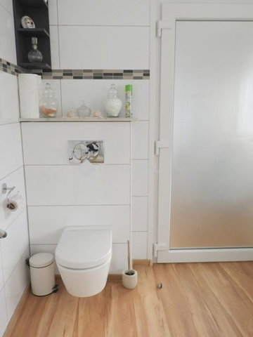 Eladó családi ház, Vecsésen 198 M Ft, 3 szobás