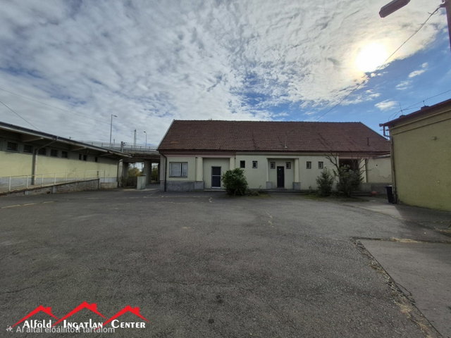 Eladó ipari ingatlan, Békéscsabán 295 M Ft