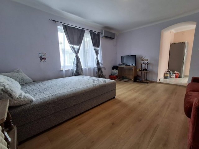 Eladó családi ház, Bakonyán 21.9 M Ft, 1 szobás