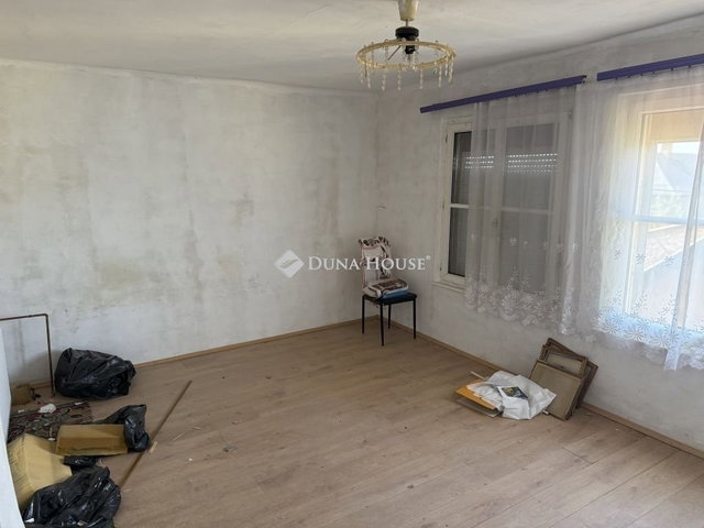 Eladó családi ház, Vecsésen 73.5 M Ft, 4 szobás