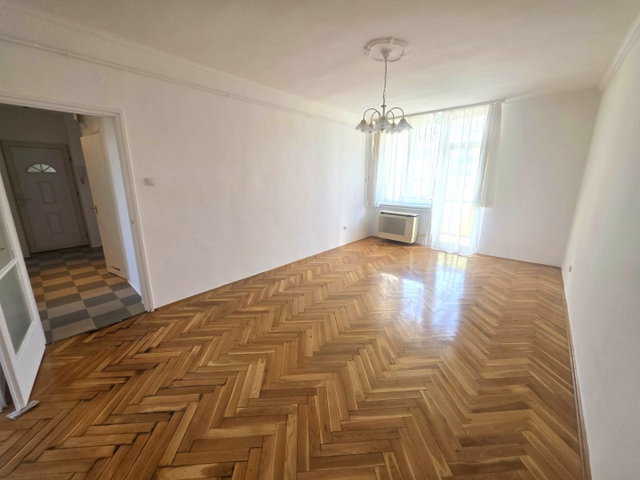 Eladó téglalakás, Szolnokon 32.5 M Ft, 2 szobás