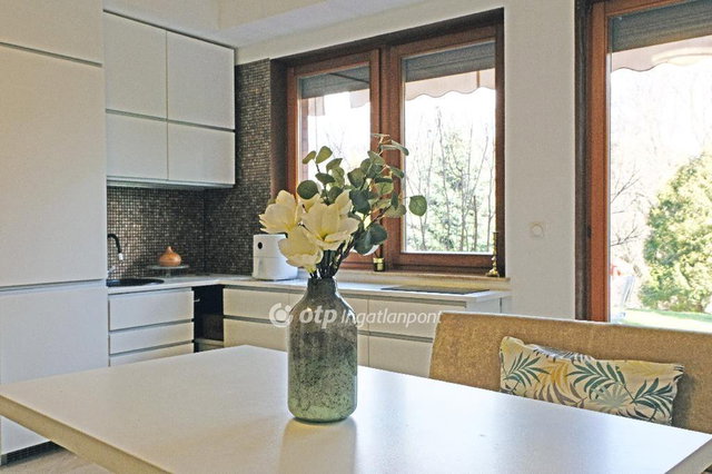 Eladó téglalakás, Budapesten, II. kerületben 131.9 M Ft