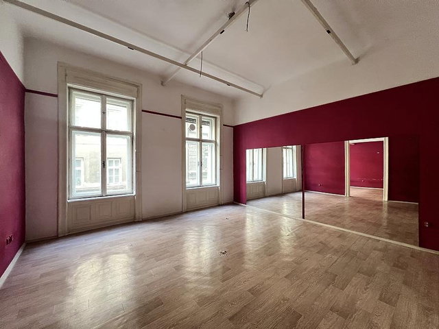 Eladó téglalakás, Budapesten, VI. kerületben, Jókai utcában