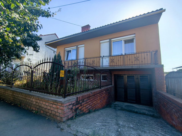 Eladó családi ház, Dombóváron 50 M Ft, 6 szobás