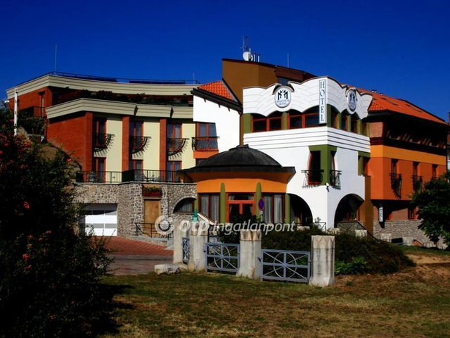 Eladó hotel, Pécsett 1300 M Ft / költözzbe.hu