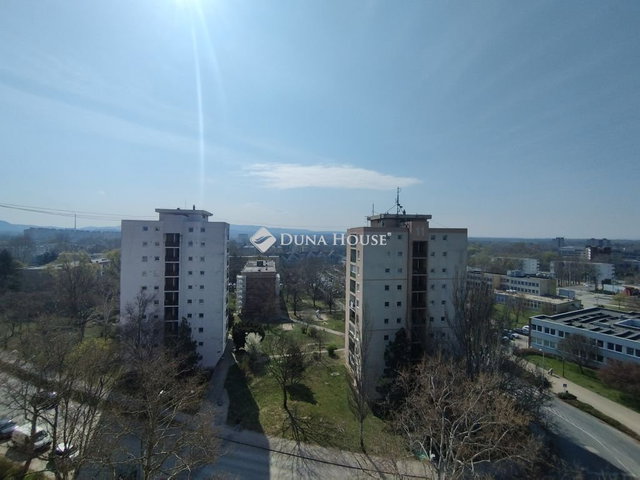 Eladó téglalakás, Tatabányán, Fő téren 39.99 M Ft, 2 szobás