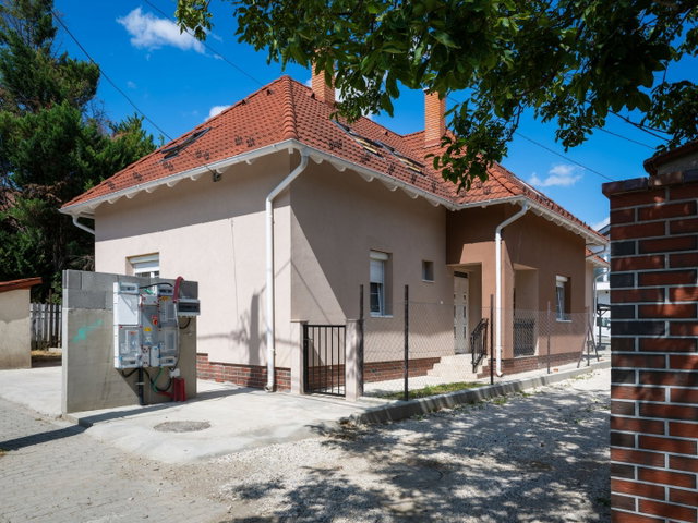 Eladó családi ház, Százhalombattán 179.9 M Ft, 7+2 szobás