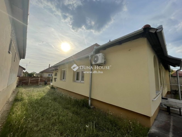 Eladó családi ház, Kecskeméten 89 M Ft, 3+1 szobás