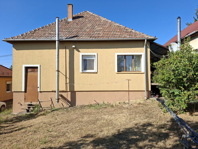 Eladó családi ház, Erdőkertesen 65 M Ft, 2 szobás
