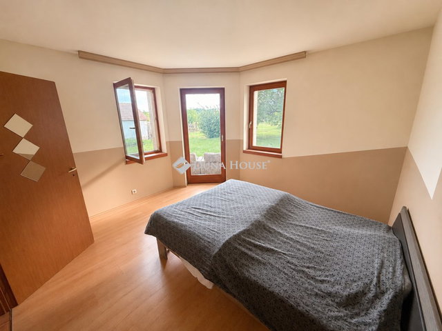 Eladó családi ház, Máriakálnokon 96.9 M Ft, 3 szobás