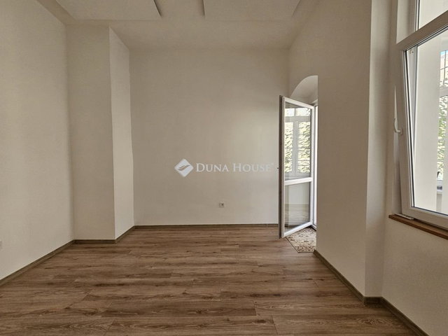 Eladó téglalakás, Pécsett, Király utcában 49.9 M Ft, 1 szobás