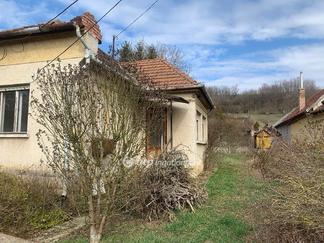 Eladó családi ház, Pétervásárán 6 M Ft, 3 szobás