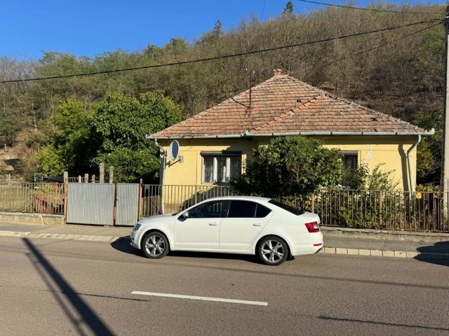 Eladó családi ház, Sirokban 7 M Ft, 4 szobás