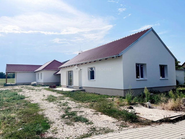Eladó családi ház, Söptén 94.9 M Ft, 4 szobás