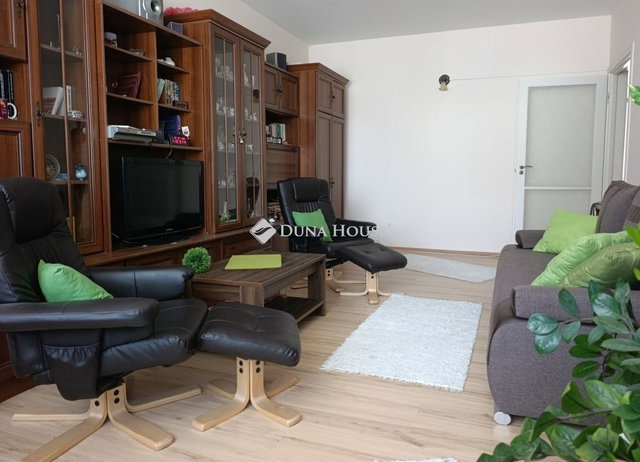 Eladó panellakás, Szegeden 49.5 M Ft, 2 szobás