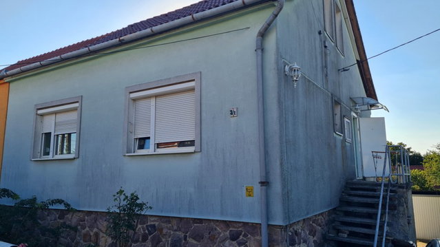Eladó ikerház, Pécsett 75 M Ft, 3+2 szobás