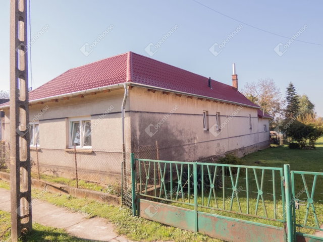 Eladó családi ház, Csörnyeföldön 36 M Ft, 4 szobás