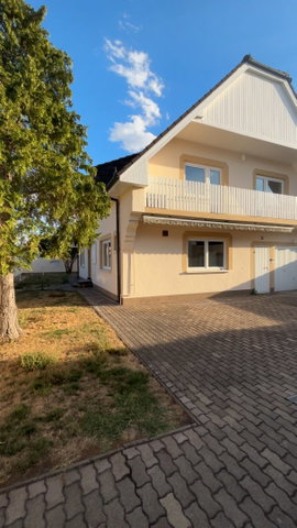 Eladó családi ház, Baján 220 M Ft, 5 szobás