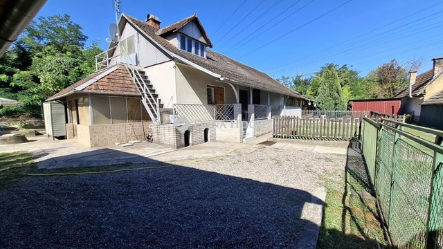 Eladó ikerház, Dunaújvárosban 43.5 M Ft, 4 szobás