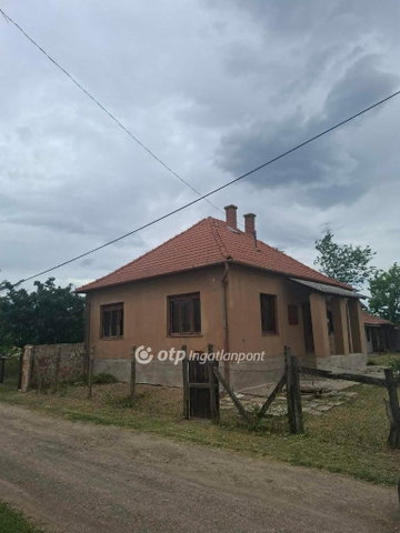 Eladó családi ház, Jászkisérén 9.5 M Ft, 2 szobás