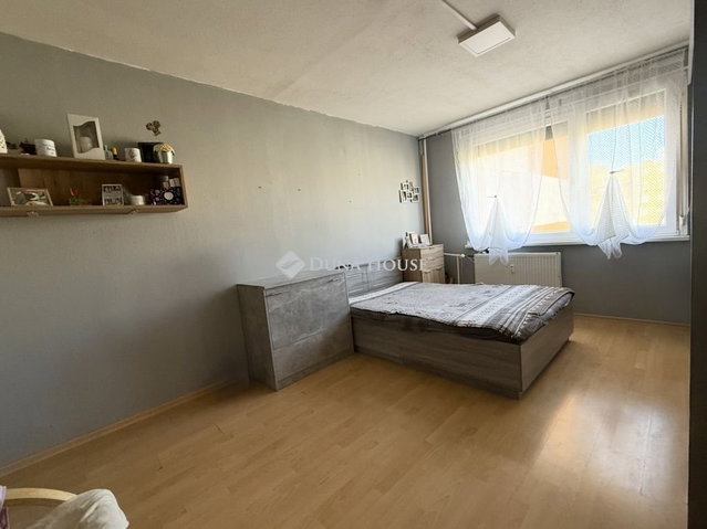Eladó panellakás, Budapesten, XVIII. kerületben 70 M Ft, 4 szobás
