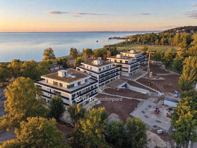 Eladó téglalakás, Balatonalmádiban 129.959 M Ft, 3 szobás