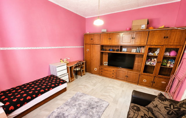 Eladó családi ház, Ózdon, Városház téren 9.7 M Ft, 2 szobás