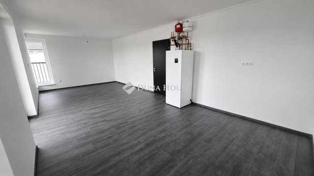 Eladó téglalakás, Mendén 79.9 M Ft, 4 szobás