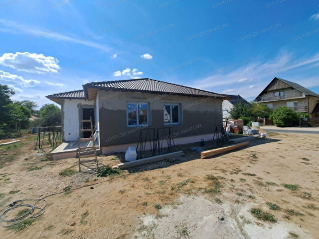 Eladó ikerház, Nyírpazonyon 75.99 M Ft, 4 szobás