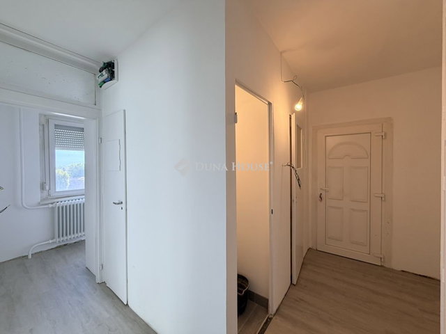 Eladó panellakás, Cegléden 47 M Ft, 2 szobás