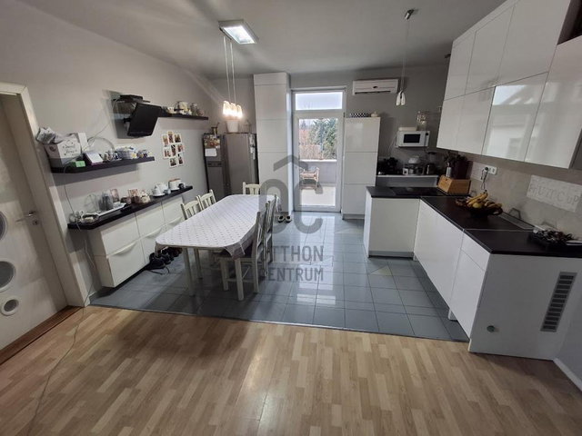 Eladó családi ház, Cegléden 118 M Ft, 4 szobás