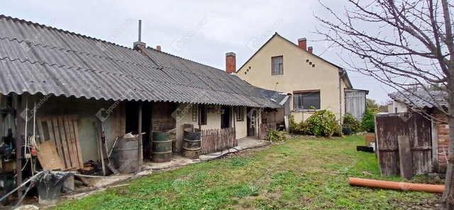 Eladó családi ház, Lentiben 32.9 M Ft, 6 szobás