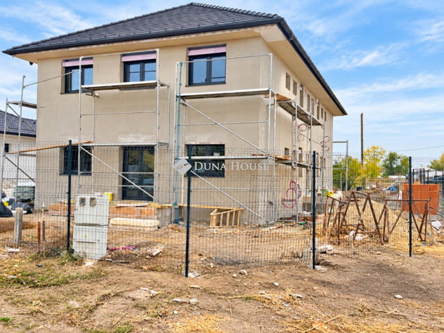 Eladó téglalakás, Cegléden 65 M Ft, 3 szobás