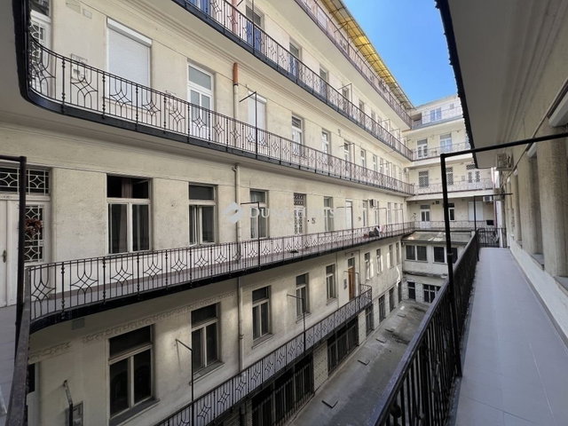 Eladó téglalakás, Budapesten, V. kerületben 93 M Ft, 2 szobás