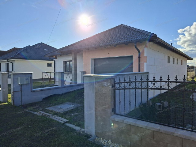 Eladó családi ház, Rábapatyon 99.9 M Ft, 4 szobás